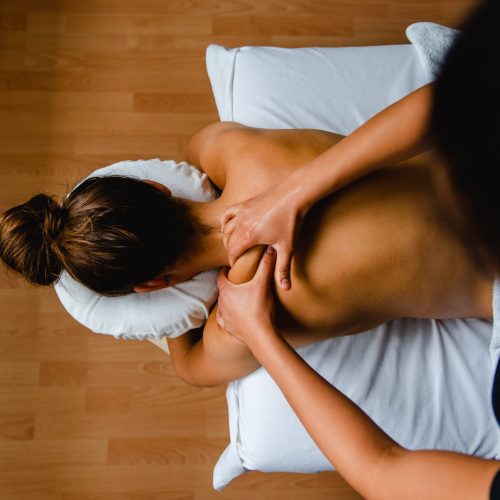 medizinische Massage am Nacken